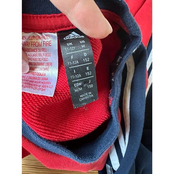 NWOT ADIDAS FC Bayern Munich Red Blue Kids Crewneck Sports Basketball Sweatshirt - Picture 5 of 6